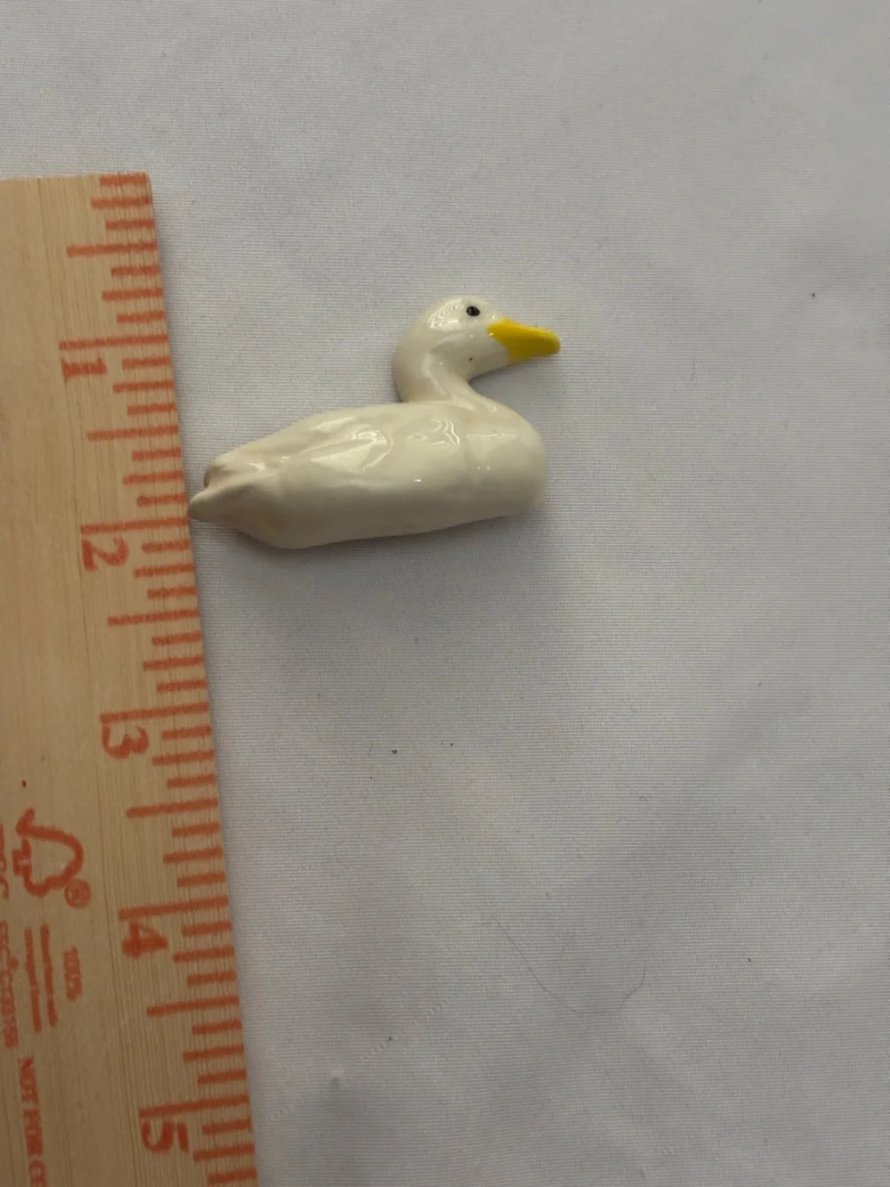 Parrot Pearls Vintage White Ceramic Duck Pin - Picture 4 of 4
